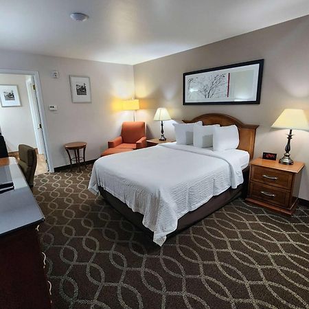 Ramada Bayside Inn & Suites Eureka Esterno foto