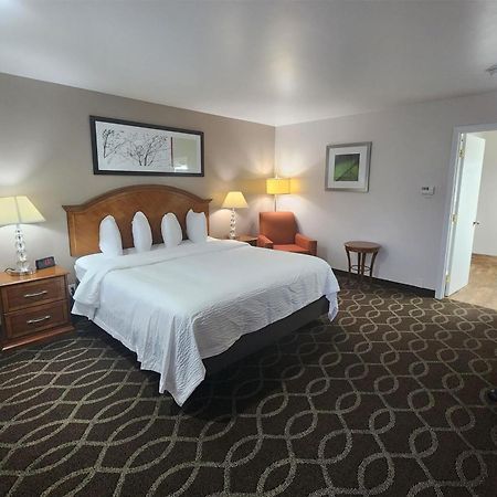 Ramada Bayside Inn & Suites Eureka Esterno foto