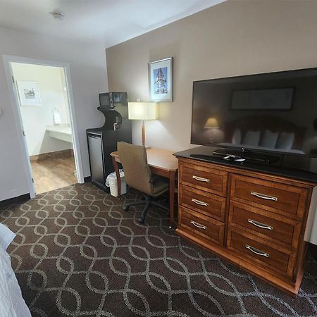 Ramada Bayside Inn & Suites Eureka Esterno foto