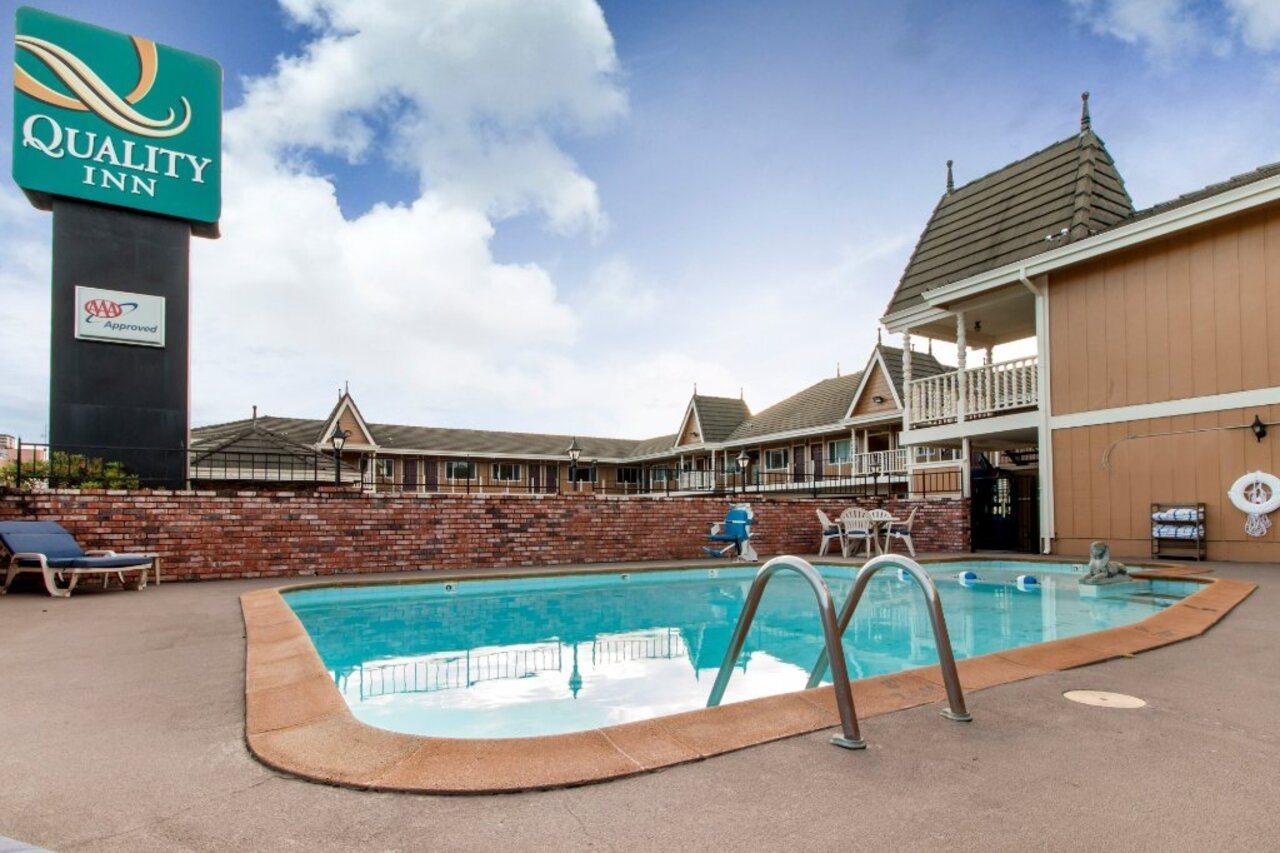 Ramada Bayside Inn & Suites Eureka Esterno foto