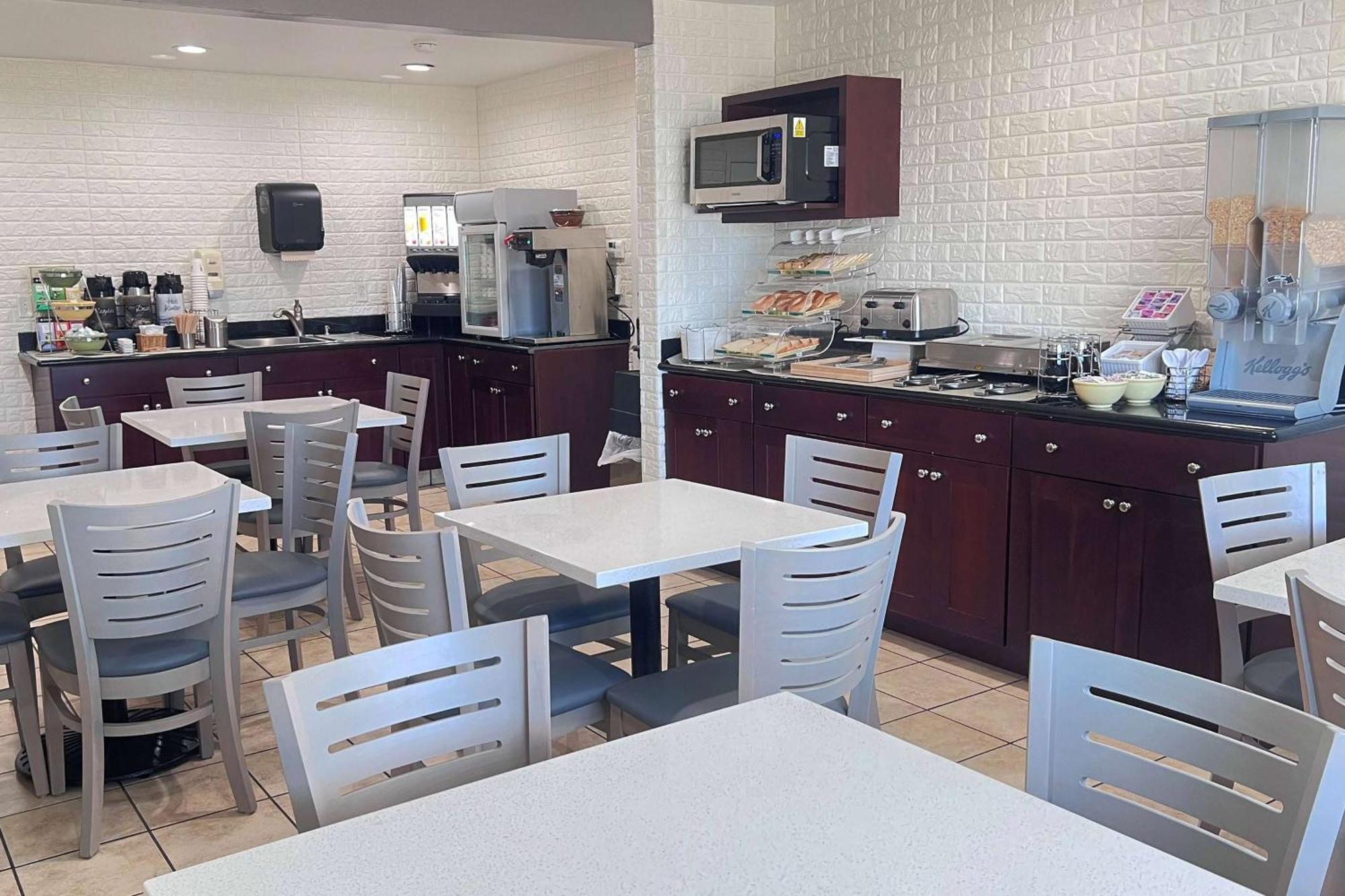 Ramada Bayside Inn & Suites Eureka Esterno foto