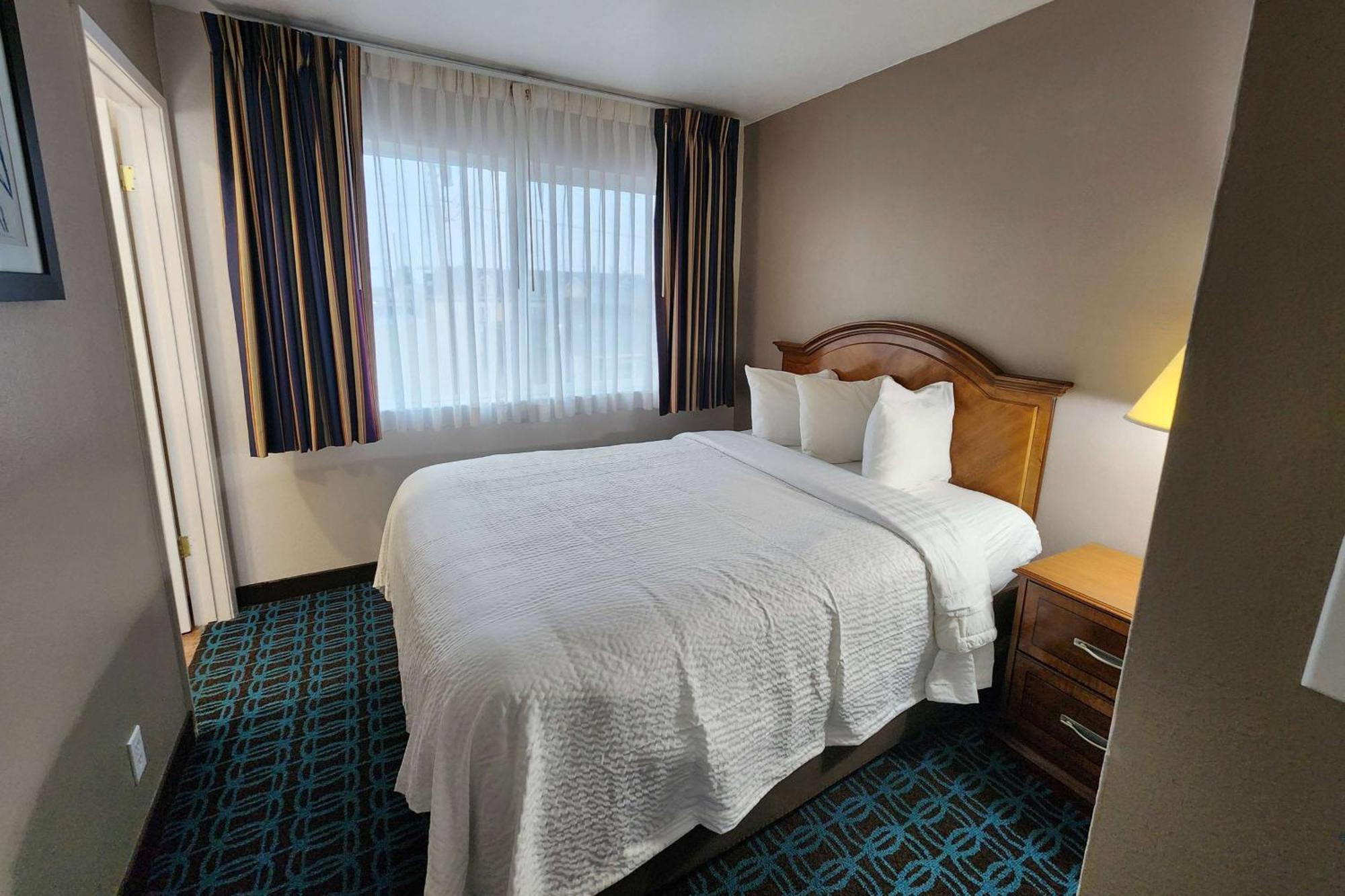Ramada Bayside Inn & Suites Eureka Esterno foto