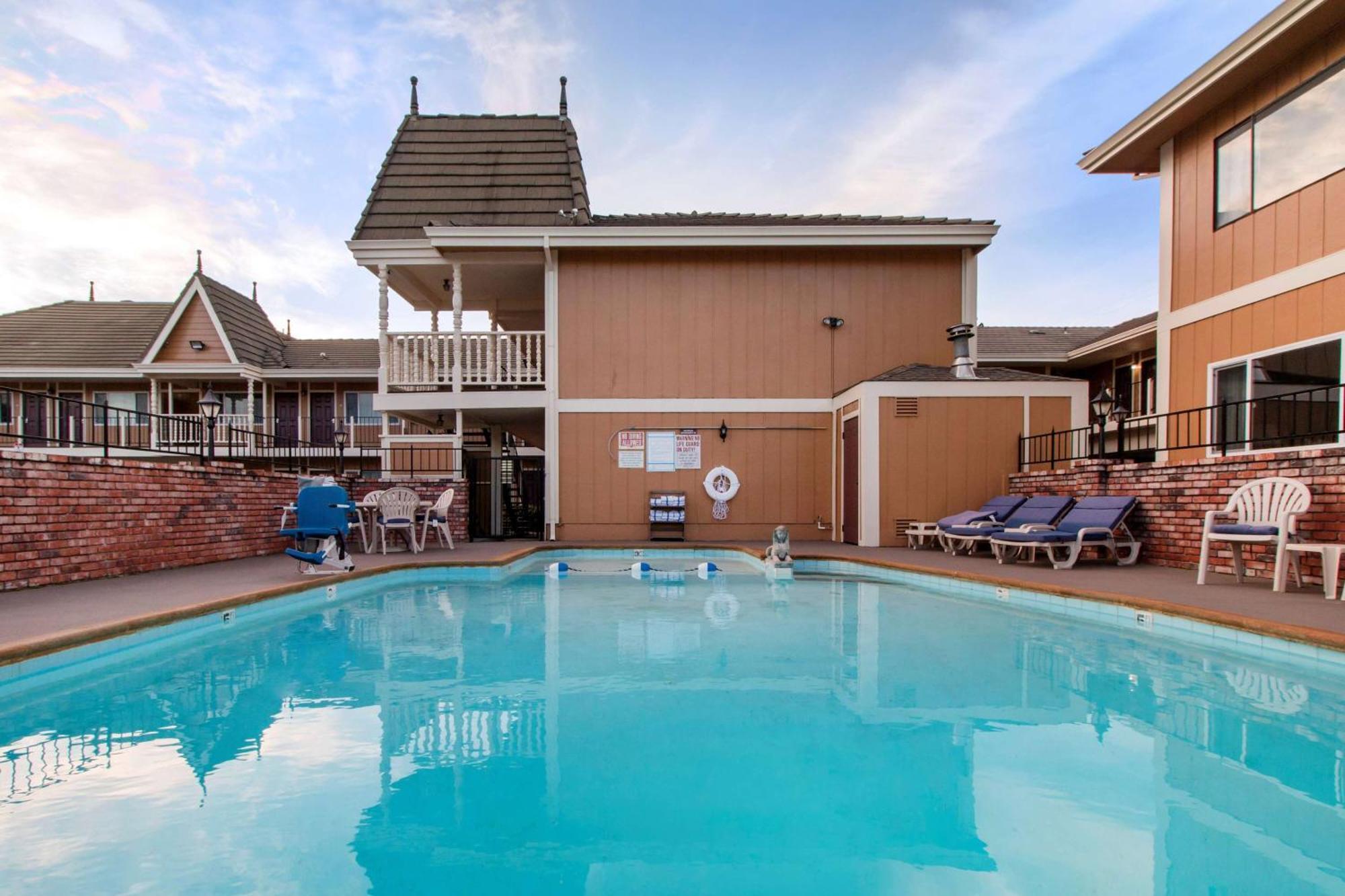 Ramada Bayside Inn & Suites Eureka Esterno foto