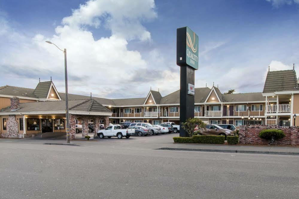 Ramada Bayside Inn & Suites Eureka Esterno foto